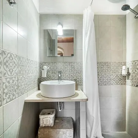 Serenity Courtyard Village Apartment Kouses